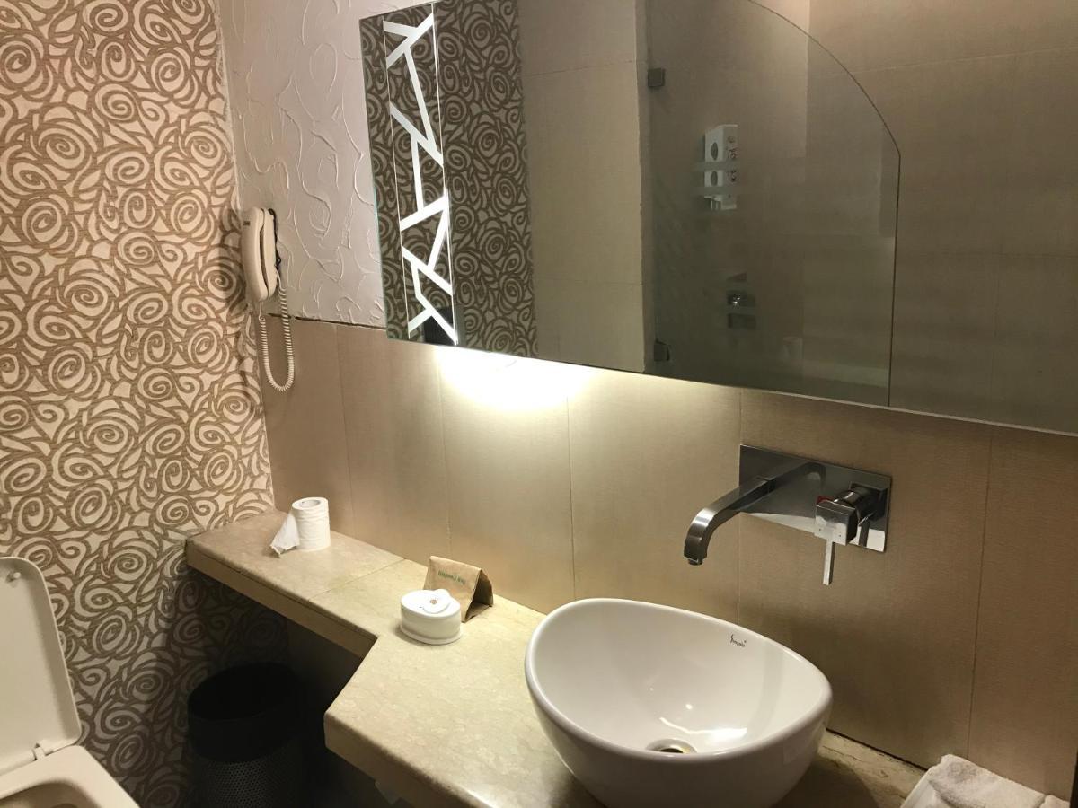 נאגפור Hotel Airport Centre Point מראה חיצוני תמונה