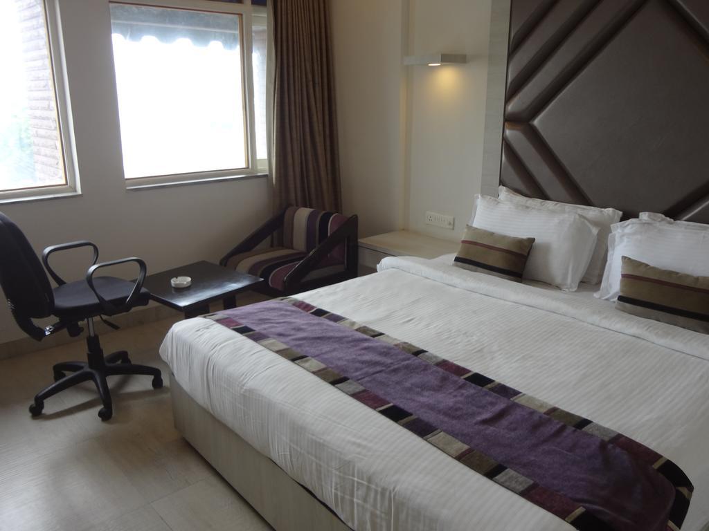נאגפור Hotel Airport Centre Point מראה חיצוני תמונה
