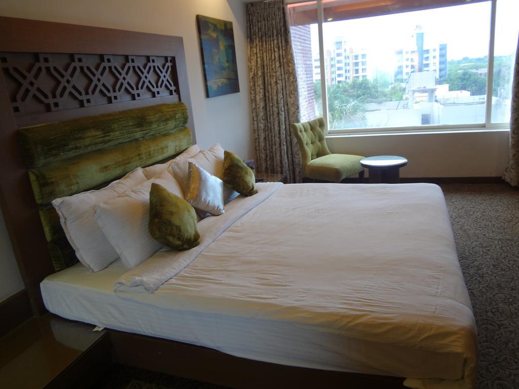 נאגפור Hotel Airport Centre Point מראה חיצוני תמונה